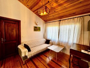 Minibar, sistema de insonorización, wifi gratis y ropa de cama 