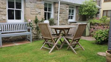 Cottage | Outdoor dining