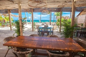 Outdoor dining - Chateau del mar Ocean Villas D2 Suit (Punta Cana)