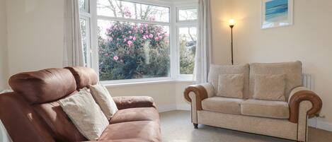 Cottage | Living area | TV