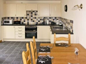 Cottage | Interior - Ty Isaf Penrhyddion (Llanrwst)