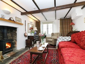 Cottage | Living area | TV, DVD player - 13 Castle Hill (Lostwithiel)