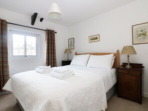 Cottage | 2 bedrooms, individually decorated, individually furnished, free WiFi - 13 Castle Hill (Lostwithiel)