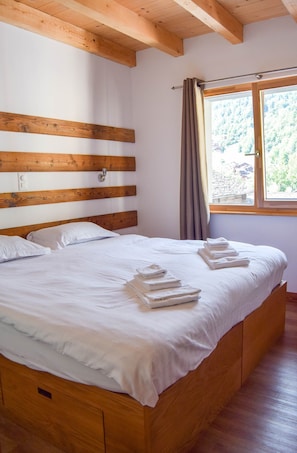 Quarto casal ou duplo standard, banheiro compartilhado (Room 102) | 1 quarto, Wi-Fi de cortesia