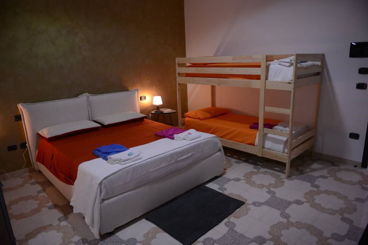 Comfort Quadruple Room | In-room safe, cribs/infant beds, rollaway beds, free WiFi