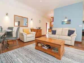 Cottage | Living area - Willow (Falmouth)