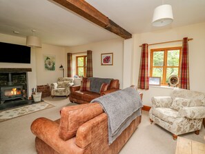 Casa de campo | Sala de estar | Una televisión, un futbolín, una mesa de tenis de mesa