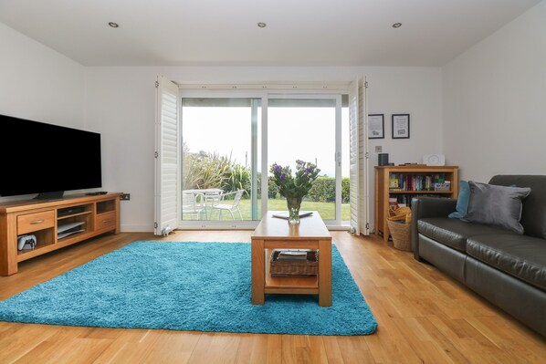 Cottage | Living area | TV - Rock Pool (Torpoint)