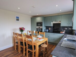 Cottage | Dining