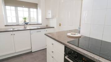 Cottage | Private kitchen | Stovetop, dishwasher, highchair, cookware/dishes/utensils