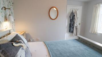 Cottage | 2 bedrooms, individually decorated, individually furnished, free WiFi