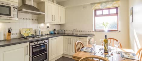 Cottage | Interior