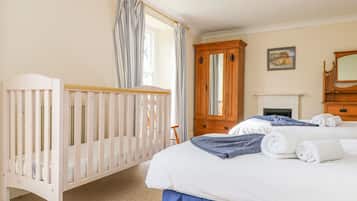 Cottage | 3 bedrooms, individually decorated, individually furnished, free WiFi