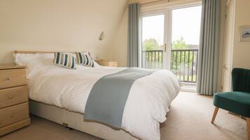 2 bedrooms, individually decorated, individually furnished, free WiFi