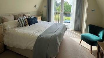 Cottage | 2 bedrooms, individually decorated, individually furnished, free WiFi