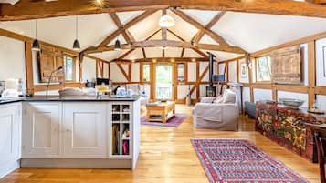 Cottage | Private kitchen | Fridge, microwave, stovetop, dishwasher