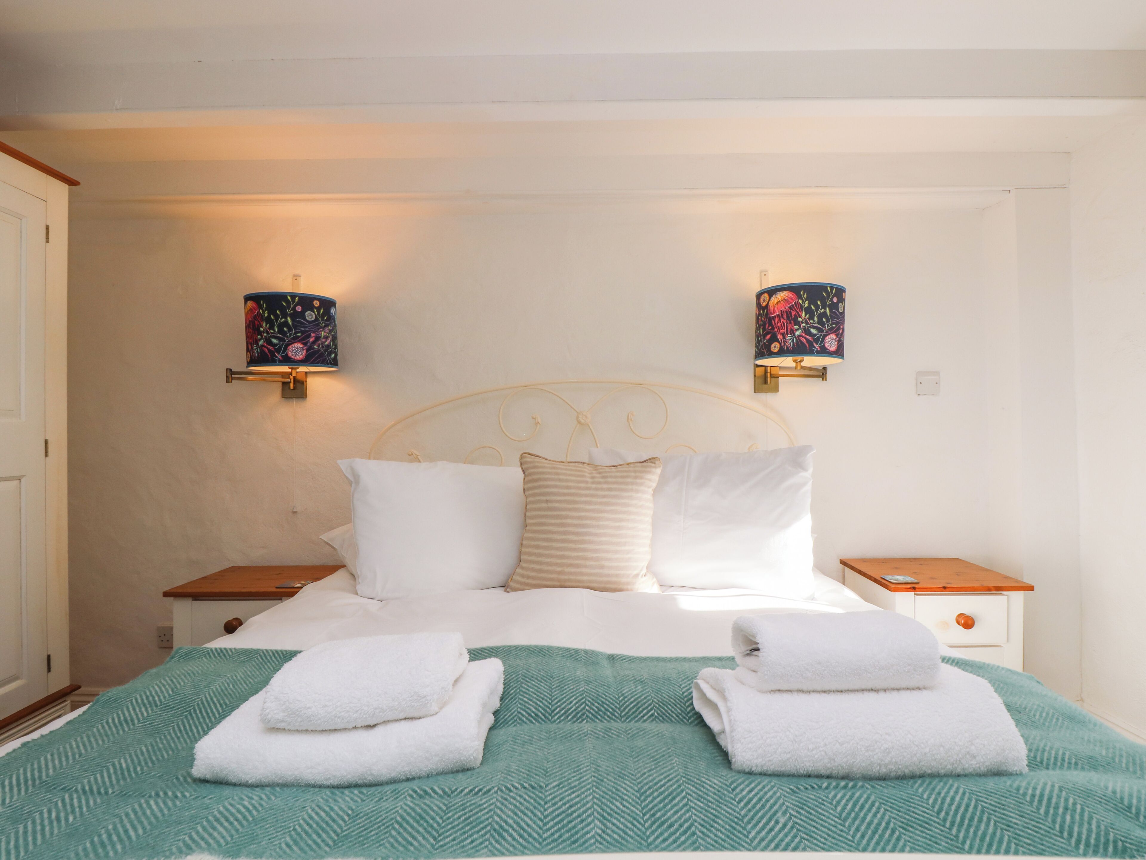 Cottage | 2 bedrooms, individually decorated, individually furnished, free WiFi