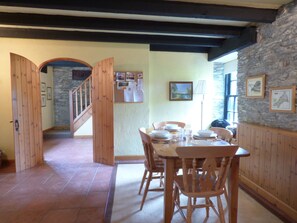 Cottage | Private kitchen | Microwave, stovetop, electric kettle, toaster