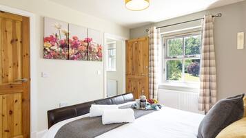 Cottage | 4 bedrooms, individually decorated, individually furnished, free WiFi