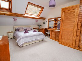 Cottage | 4 bedrooms, individually decorated, individually furnished, free WiFi