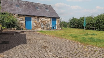 Cottage | Property grounds
