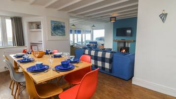 Cottage | Interior