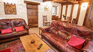 Casa de campo | Sala de estar | TV, lareira