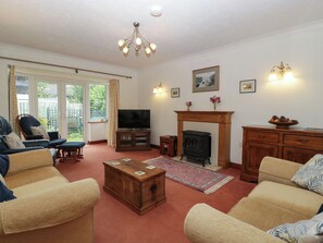 Cottage | Living area | TV, ping pong