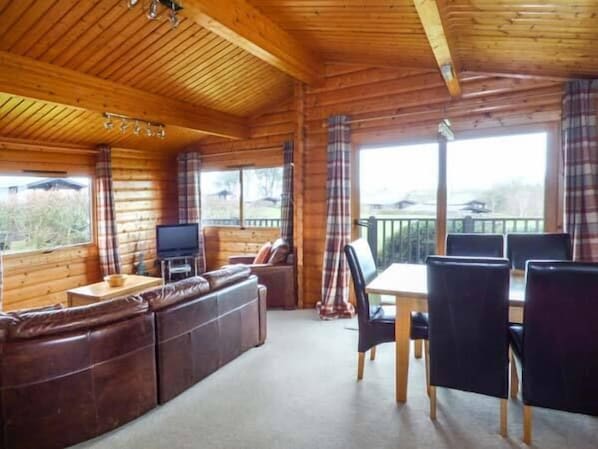 Cottage | Living room | TV - Ty Pren (Haverfordwest)