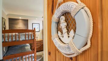 Cottage | 2 bedrooms, individually decorated, individually furnished, free WiFi