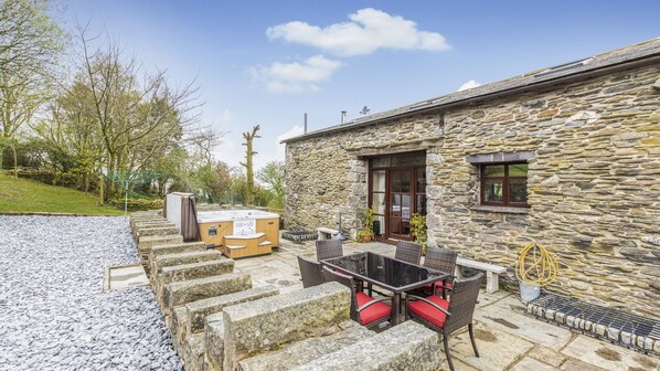 Cottage | Front of property - Hill Side Barn (Ulverston)
