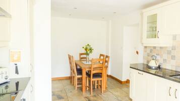Cottage | Private kitchen | Stovetop, dishwasher, highchair, cookware/dishes/utensils