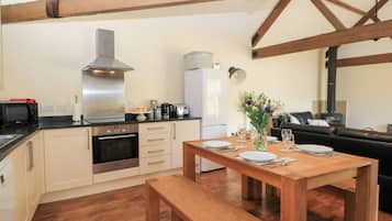 Cottage | Bếp riêng | Tủ lạnh, lò vi sóng, bếp nấu, máy rửa bát