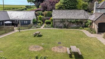 Cottage | Outdoor dining