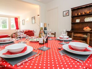 Cottage | Dining