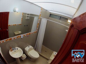 Basic Apartment, 2 Bedrooms | Bathroom | Shower, free toiletries - Kantu Apart Hotel (Cusco)