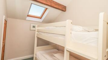 Cottage | 3 bedrooms, individually decorated, individually furnished, free WiFi