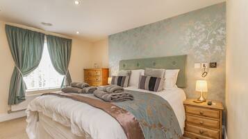 Cottage | 2 bedrooms, individually decorated, individually furnished, free WiFi