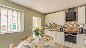Cottage | Dining