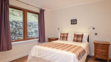 Cottage | 2 bedrooms, individually decorated, individually furnished, free WiFi