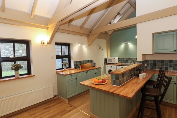 Cottage | Private kitchen | Fridge, microwave, stovetop, dishwasher