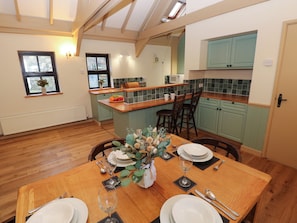 Cottage | Dining
