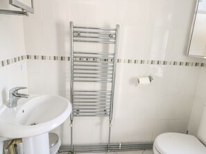 Ferienhaus | Badezimmer | Dusche, Haartrockner