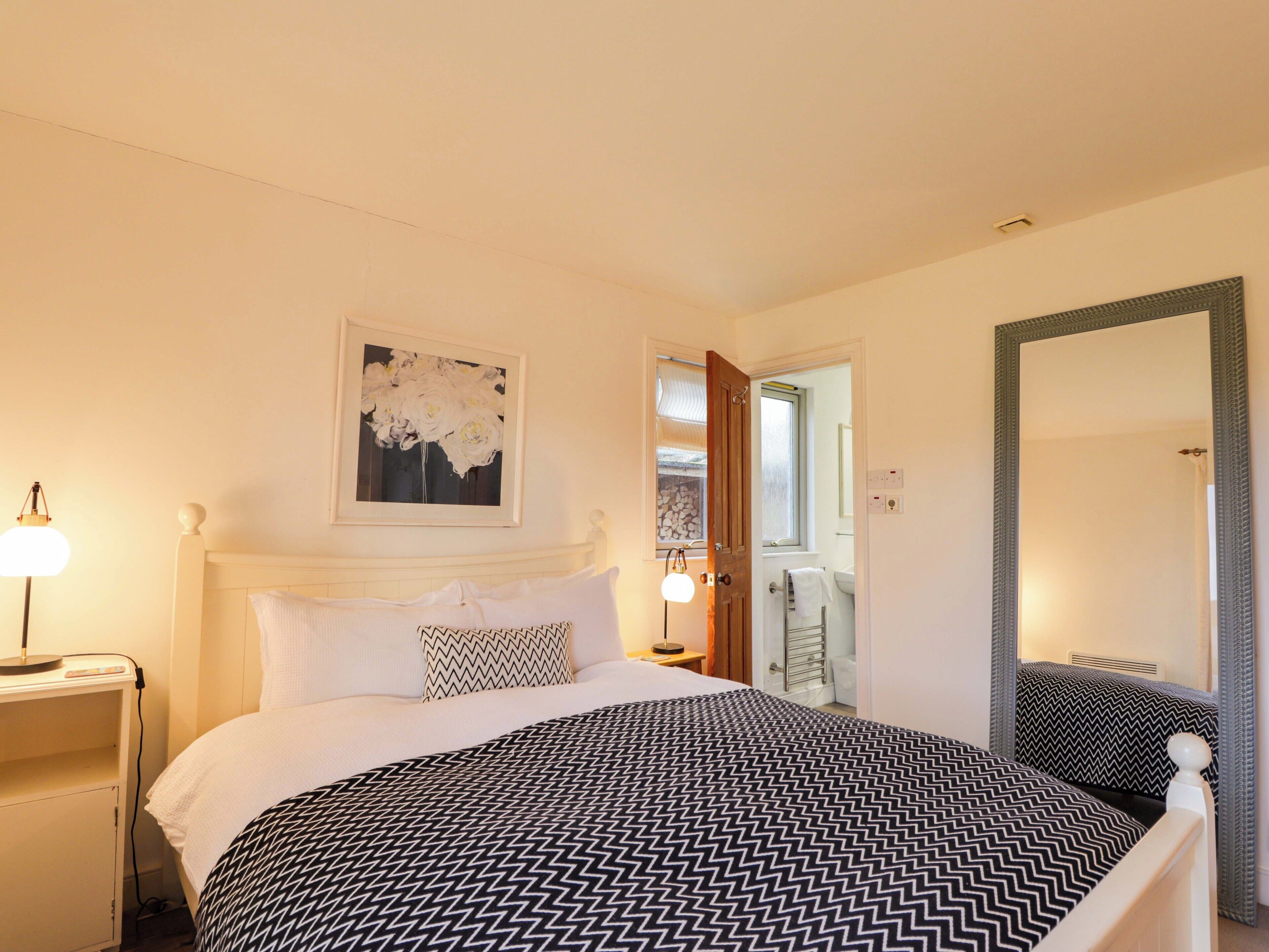 3 habitaciones, decoración personalizada y muebles diferentes 