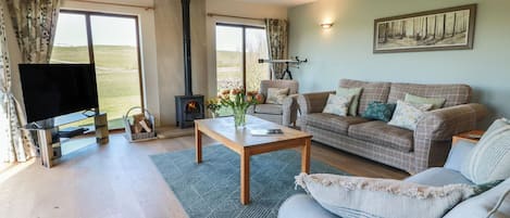 Cottage | Living area | TV