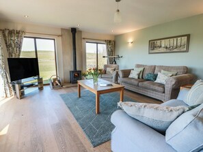 Cottage | Living area | TV