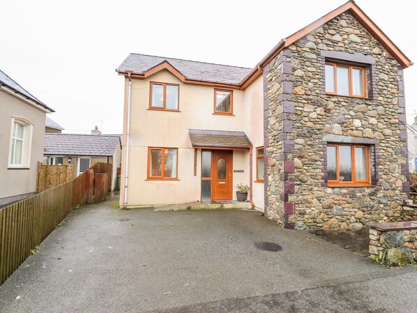 Exterior - Bryn Seion (Caernarfon)