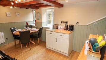 Cottage | Dining