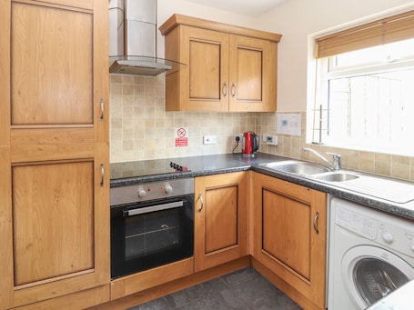 Cottage | Private kitchen | Fridge, oven, stovetop, highchair