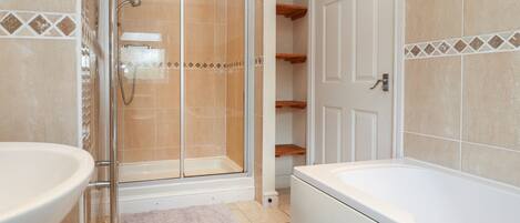 Cottage | Salle de bain | Douche, sĂšche-cheveux